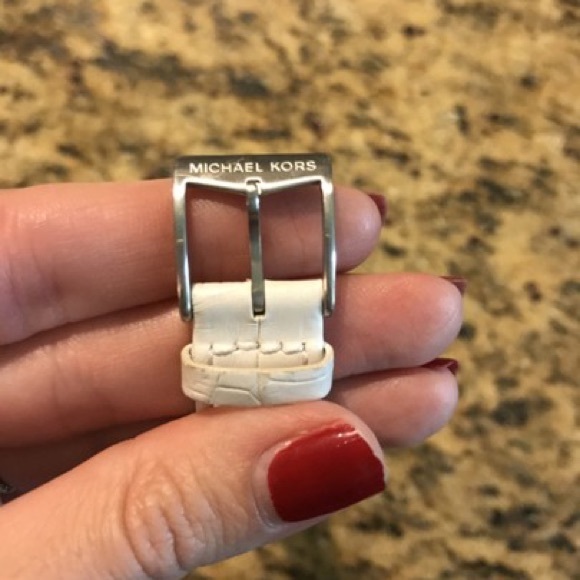 Michael Kors Leather Watch - Picture 8 of 8